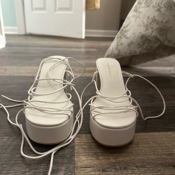 White lace up heels - Picture 6 of 6